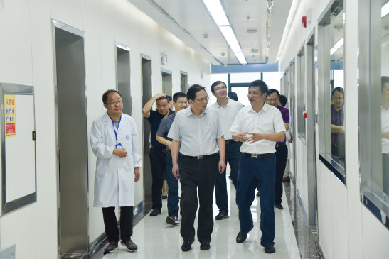 颜学毛赴省水文中心调研指导工作图