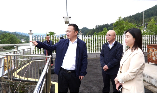 桂东县县委书记伍志平深入寨前水文站调研水文工作