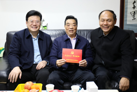 常务副书记龚凤祥一行来到省水利厅走访慰问离退休老领导代表王孝忠